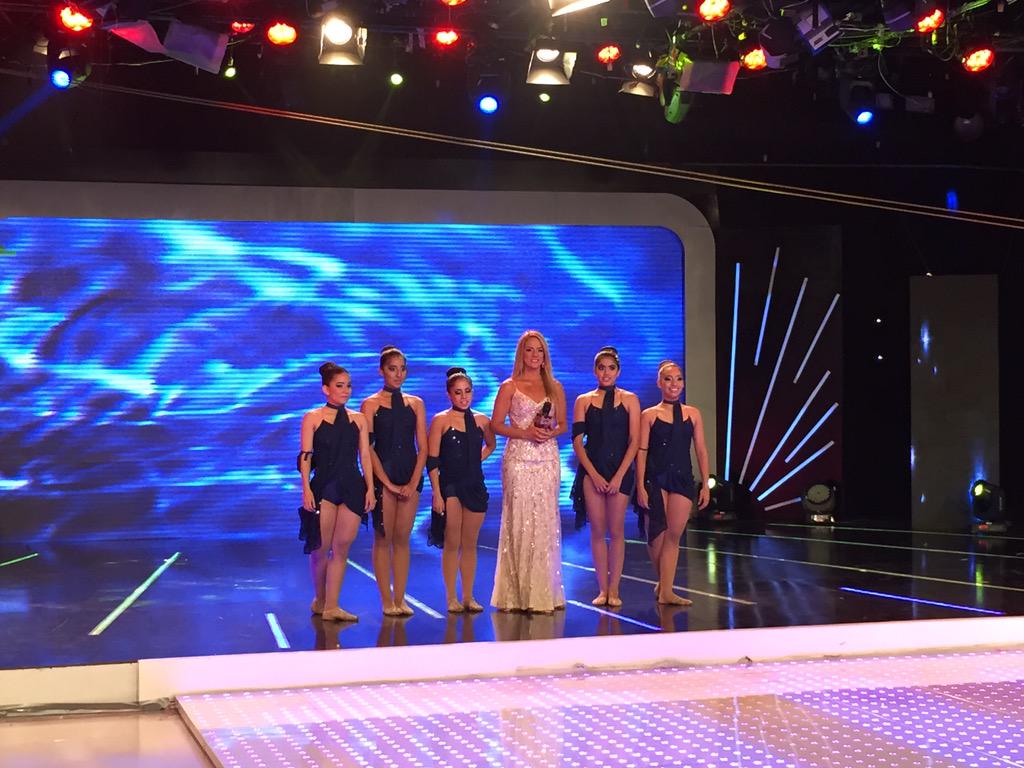 tcsoyelmejor's tweet photo. ¡El talento está solo con TC!
El jurado VIP aplaude por la excelente participación de las alumnas. | #MeGustaSerVIP http://t.co/qg4Pa9v1mx