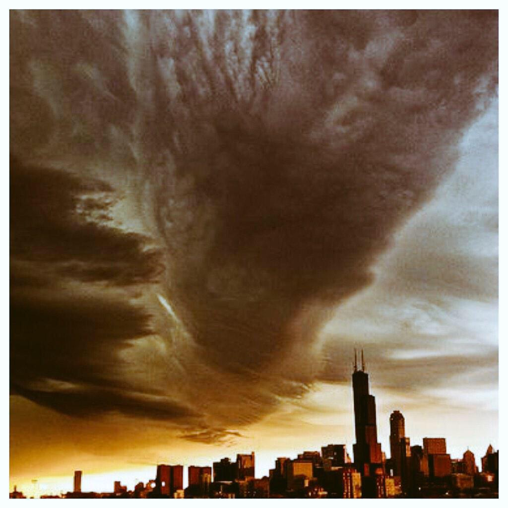 Chicago_History's tweet photo. Pretty much sums up the night.
#Chicago #TornadoFest http://t.co/EUOUo1o6l5