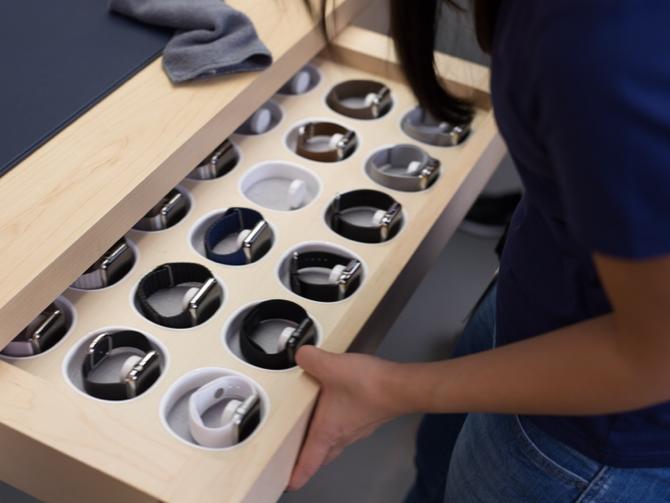 CNET's tweet image. What an Apple Watch fitting is really like cnet.co/1JuzwMB