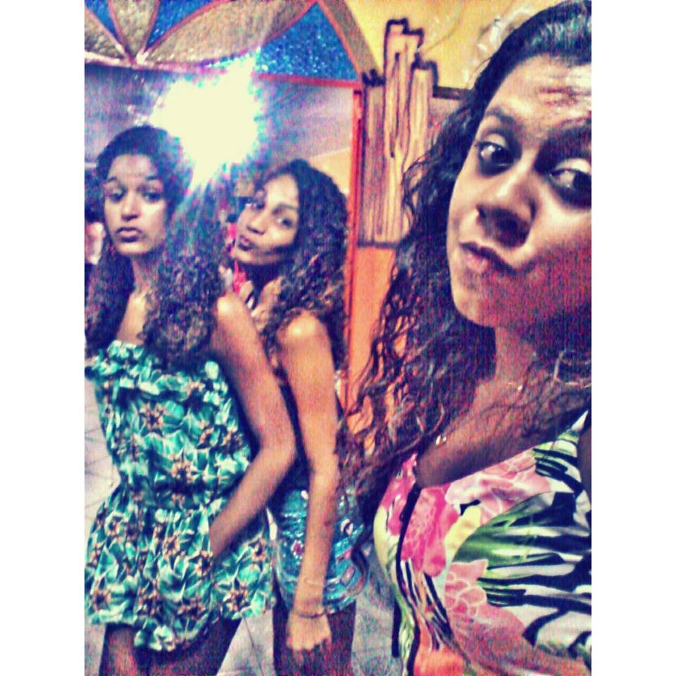 JessGon34's tweet photo. Pizzaria hj foi uma maravilha com vc bfs <3 amoo vcs <3

#Comipracrl kkk http://t.co/v199yQwRr2