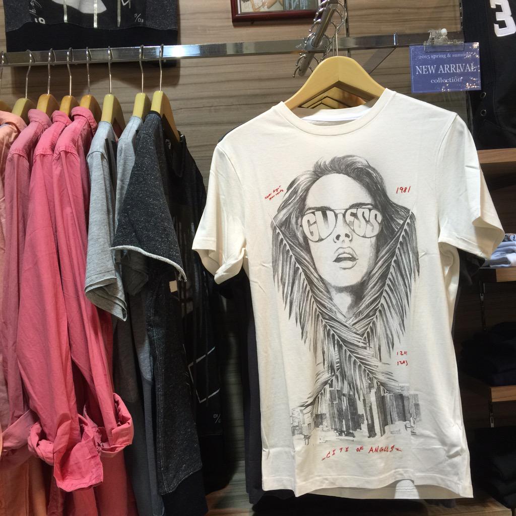 99marinoacity's tweet photo. 前回、入荷して瞬く間にして完売した
GUESS半袖Tシャツが
再入荷しました！！！！
しかも今回はXSから、
もともと大きめなデザインなので
ピッタリ着たい方には尚更オススメです！！！ http://t.co/qSXnqOSAEg