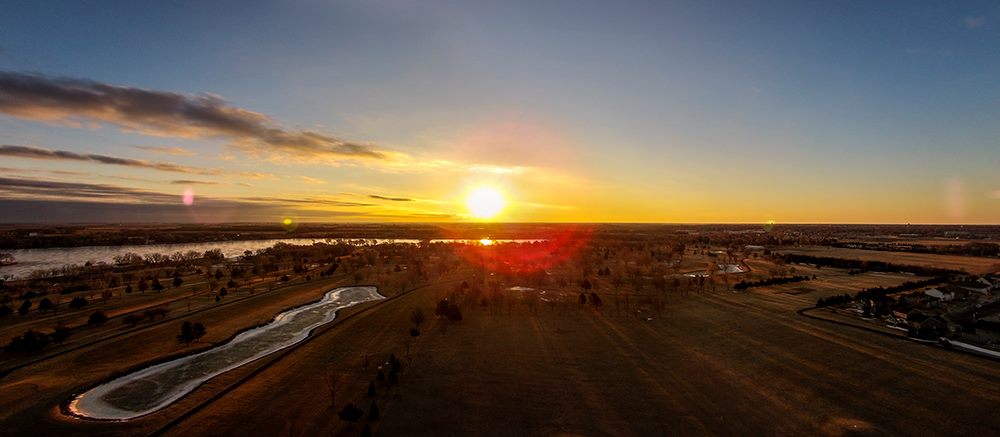 Quadc0pterGuy's tweet photo. Sunrise in South Dakota at 260 ft by Patrick Ziegler http://t.co/lWkgmzPcqC