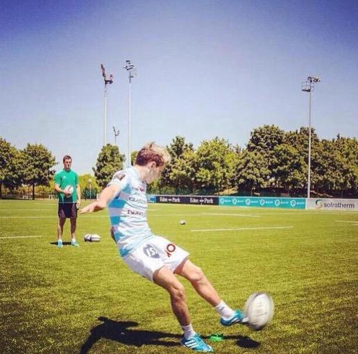 flopyvalle's tweet photo. NIALL PLAYING SPORTS DAMN 😍 http://t.co/ucRAJ5OXWv