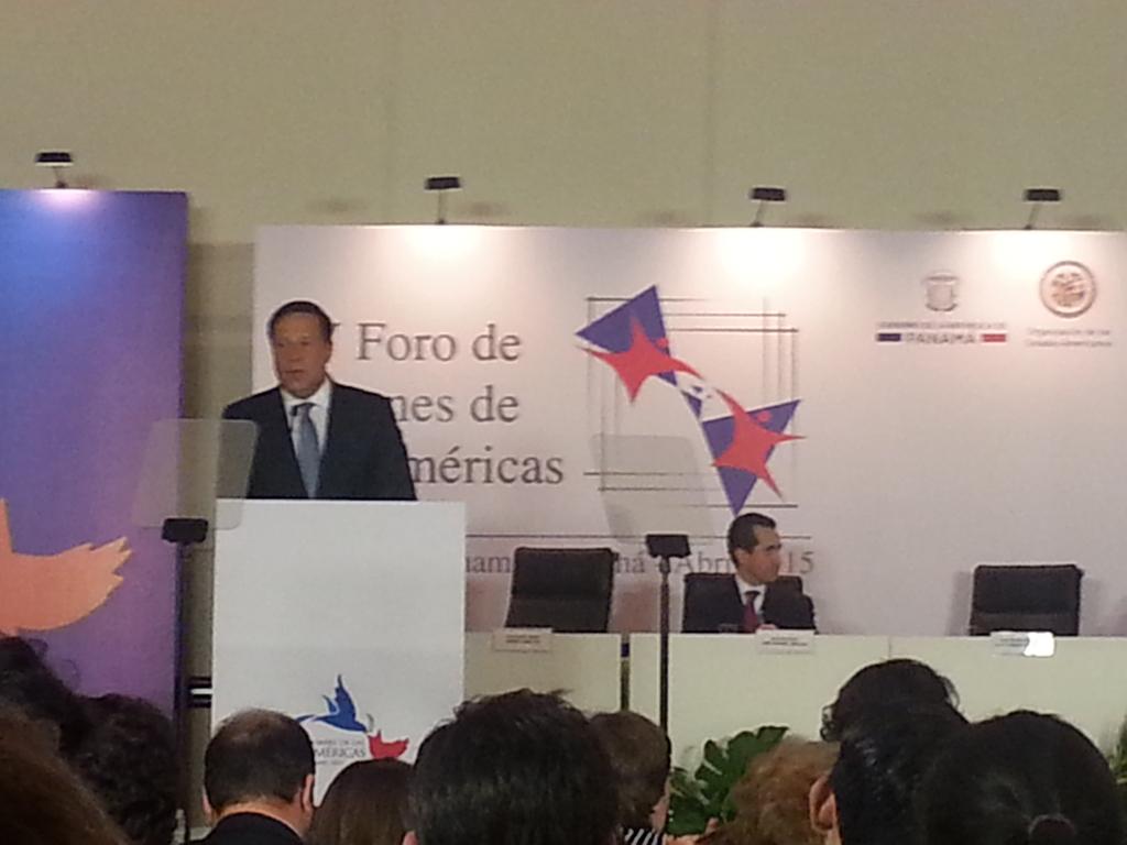 LaV3la's tweet photo. Ahora estamos escuchando a @JC_Varela agradeciendo a los #JovenesEnLaCumbre http://t.co/CvqauKN5Rk