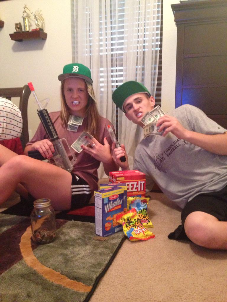cghendershizzle's tweet photo. Throw back to my hood rat days #lilnemo http://t.co/utud6bP5JP