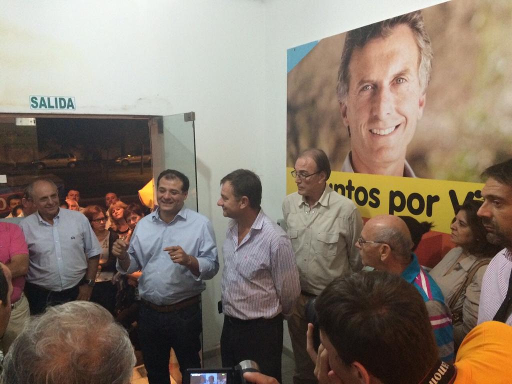 FelippaErcole's tweet photo. En Villa María, en la sede del PRO, junto a @capitani_dario. Una gran forma de terminar el día! http://t.co/0ROthfjz3n
