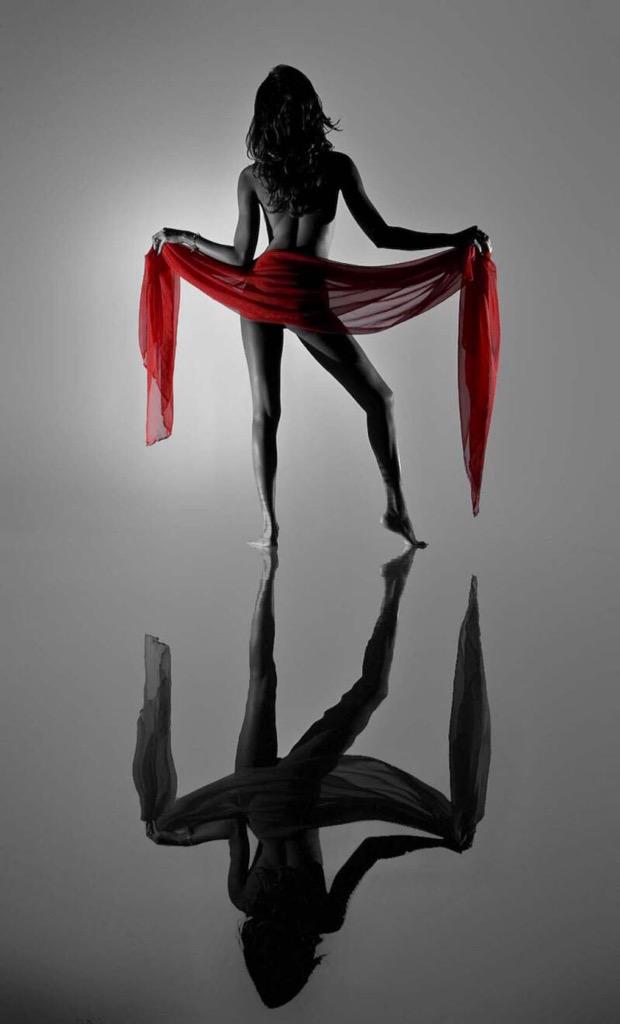 DevineEscorts's tweet photo. #erotic #DevineEscorts #imagine #silhouette #Seduction #seductive #RedScarf #naked http://t.co/bSoROU1FlD