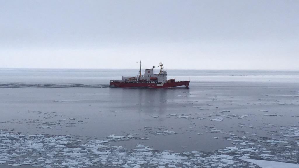 PaulMiller81's tweet photo. Headed out onto Lake Superior. #CCGSPierreRadisson #WhitefishPt. http://t.co/W1xU37VBR1