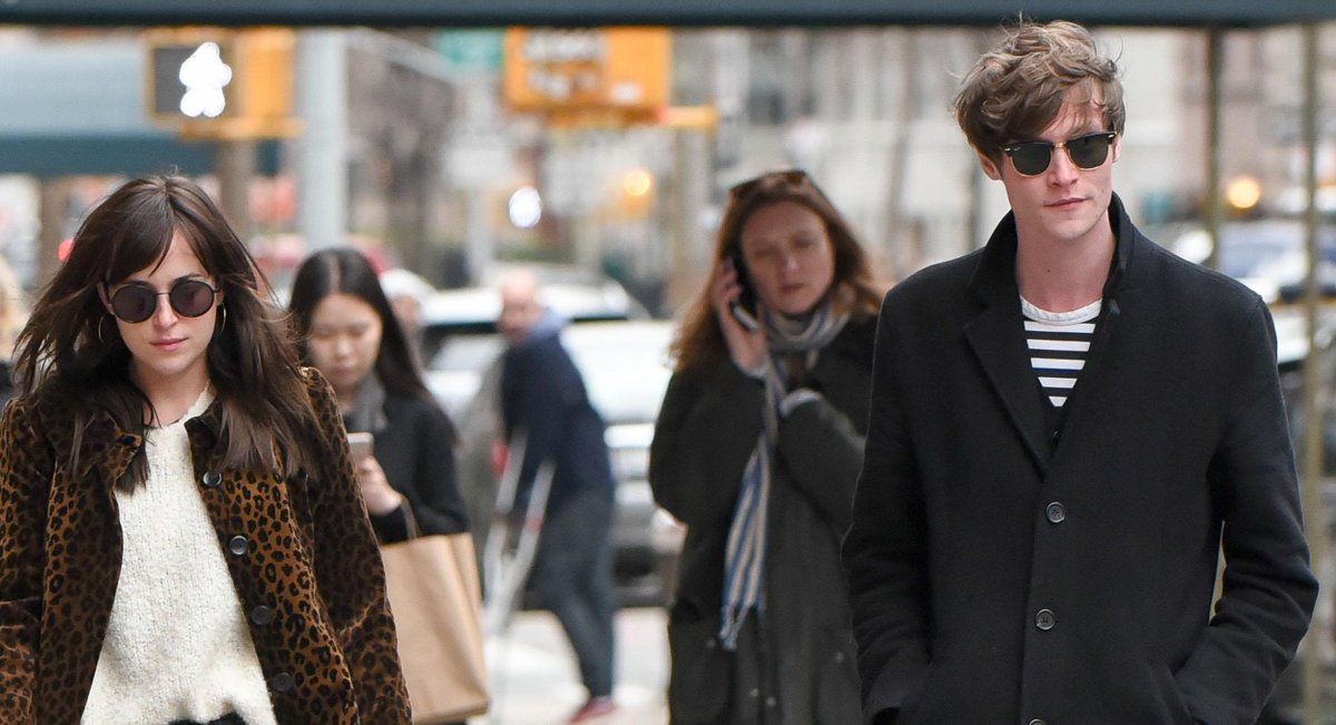 Are Dakota Johnson &amp; Matthew Hitt back on as a couple? See these pics &amp; judge for yourself: jus.tj/i1l