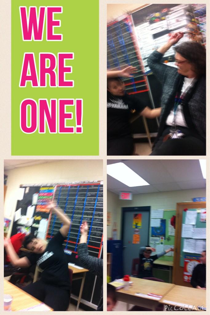 ds_kent's tweet photo. Swaying to the music...getting ready for Music Monday with our "friend"! :)@Libraryhp http://t.co/c12hpFhO1d