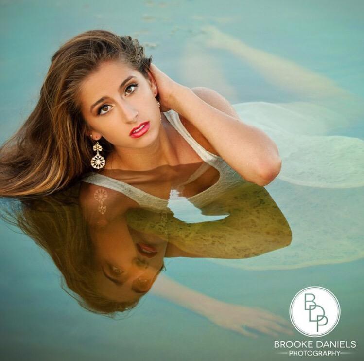 ETomayko's tweet photo. I love the feel of water between my toes 🌊  #BrookeDanielsPhotography http://t.co/4Wbi5cskKx