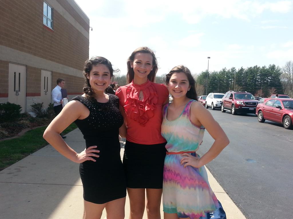 BarbourKelli's tweet photo. These 3 win the award for most beautiful delegates! :) #MUN2015 @JORDANvanHOOSER @kylaraoult18 @marlslarson http://t.co/Ii3AdbghHe