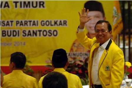 rontje_rona's tweet photo. Konflik teyussss...RT @Metro_TV: Langgar Kesepakatan, Priyo Kritik Fraksi Golkar Kubu Ical http://t.co/GArQXKrIjZ http://t.co/ZdDoNNvCL4