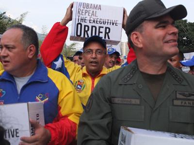 LMOTTAD's tweet photo. Presente la REDIC, CORPOCENTRO Y VÍAS DE ARAGUA en la entrega de las firmas en contra del decreto de Obama http://t.co/2upkeTXuK6