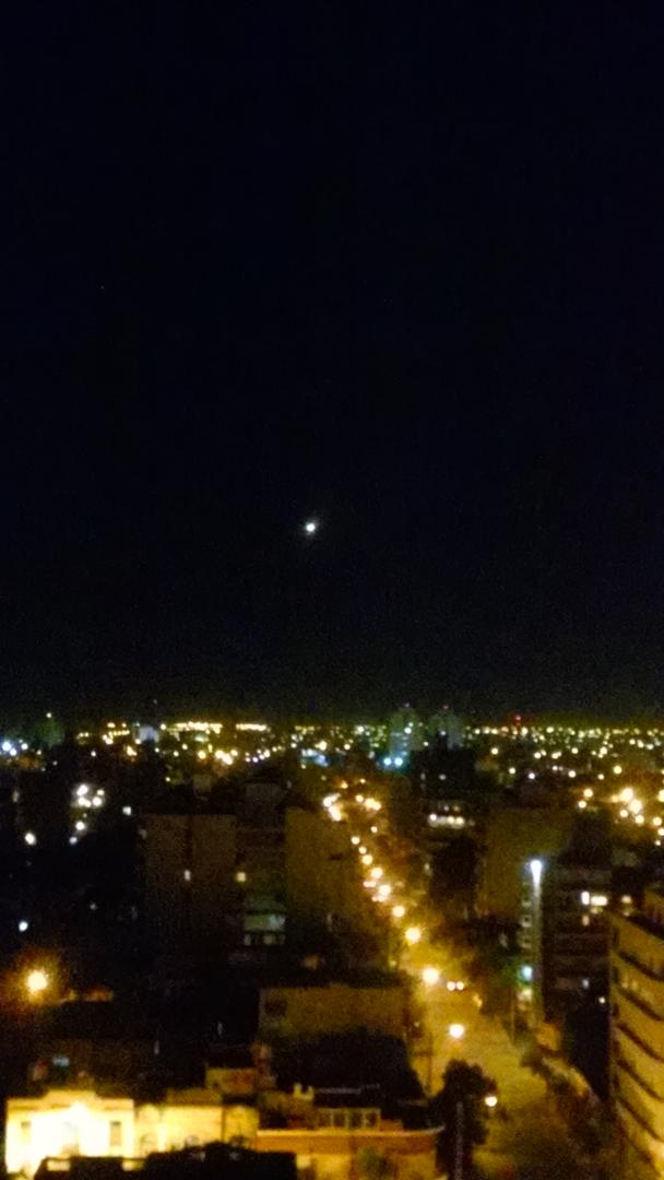 AritoCohen's tweet photo. Meteoritoooo? http://t.co/9A04U2WSAY