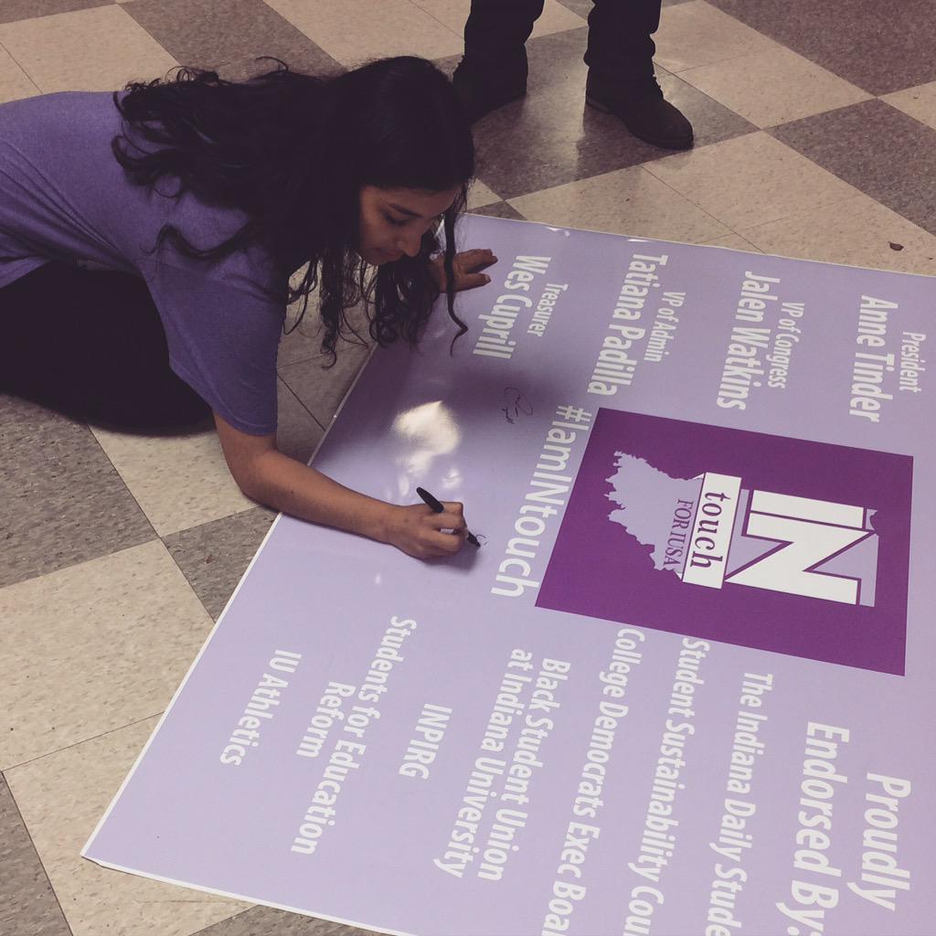 INtouchforIUSA's tweet photo. Will always sign INtouch💜💜💜 don't let your vote go to waste... VOTE NOW 20 minutes http://t.co/UpYuwEegNO