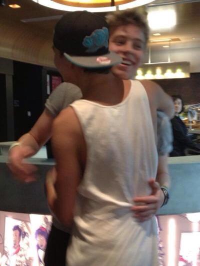 breadsmiling's tweet image. ヽ(*⌒∇⌒*)ﾉ