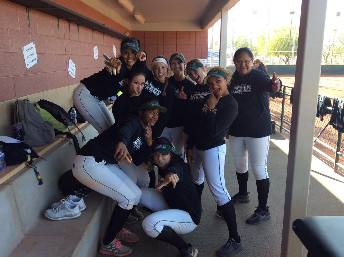 ScottsdaleCC's tweet photo. Game One vs @PVCC_Official - we are up 5-1 top of 5. Second game begins at 8pm! Go 'Chokes!! #sccsoftball #gochokes http://t.co/YmSQ3Apbqr