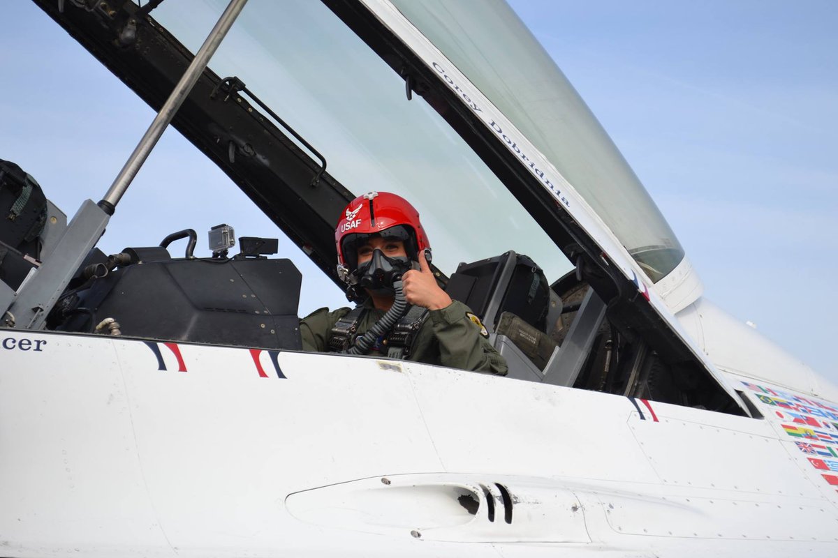 Thumbs up! #Thunderbirds @AFThunderbirds #Fighterjet #MediaFlight #FlightofaLifetime #NewsLife #GulfCoastSalute