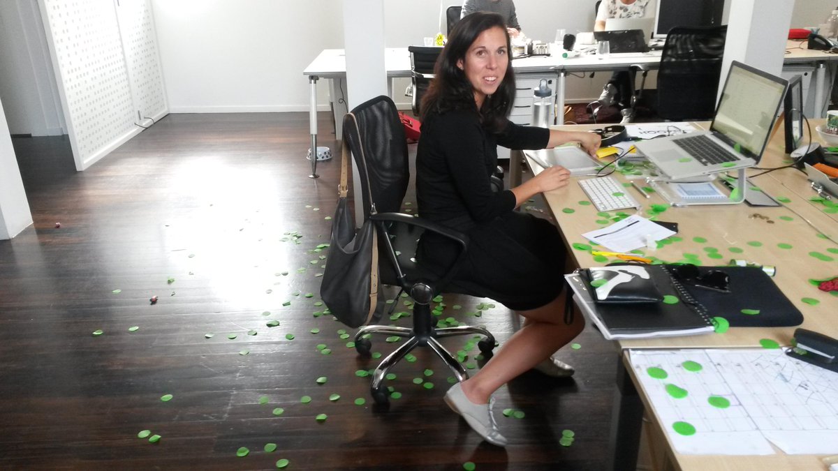 downlowconcept's tweet image. Just had the most weird but lovely gifting of confetti and cookies from @WeirdlyHub - HAPPY BIRTHDAY