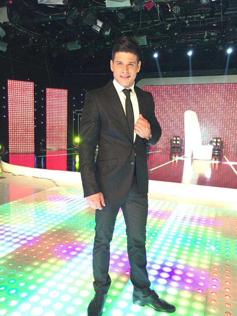 iMelofaans's tweet photo. HOY BAILE NUESTRO @jonigonzalezOK PENDIENTES!!
@SoyElMejorVIPTC Sintoniza ya!! http://t.co/yJALQy4hLT