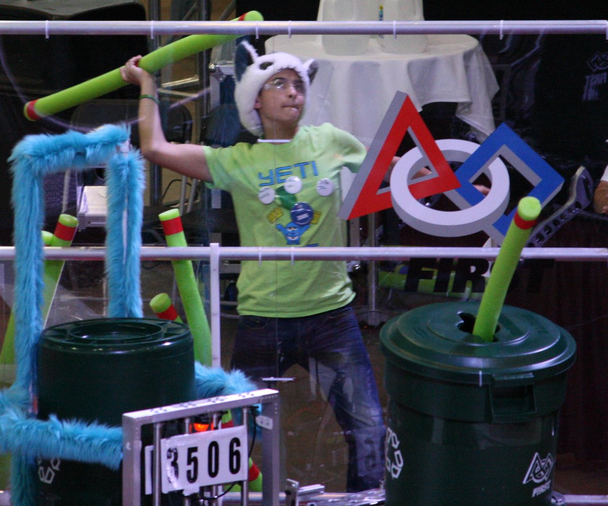 YETI_Robotics's tweet photo. #WAMPA wants to see Arthur throw some more noodles. Did your #humanplayer strategy change after week 1? #FIRSTweets http://t.co/W6iXt8cvGb