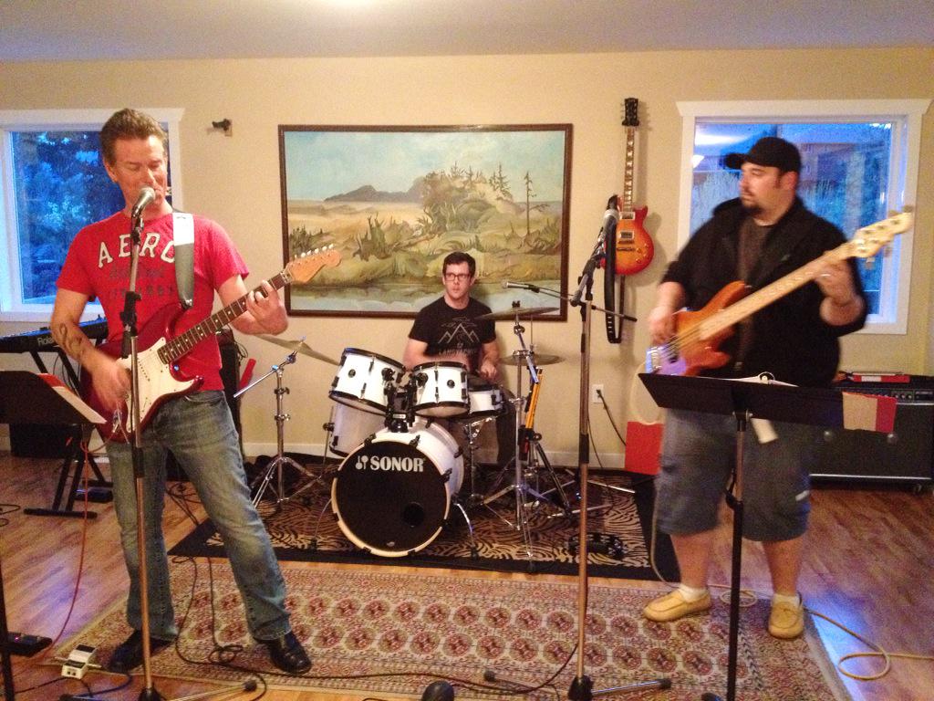 MandyCole90's tweet photo. #jazz band by day, #rock band by night! #vocallife! http://t.co/TtlLefVIUL