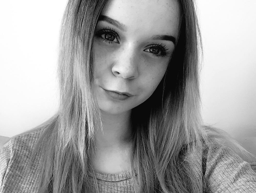 Lily_Flower_BAM's tweet photo. Leicester today For @BarsAndMelody Signing! ✏️📒 http://t.co/QrDWmpUeIl