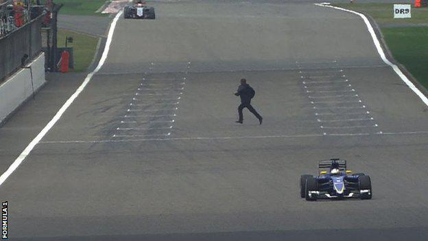 Wow.

Fan runs across #ChineseGP track &amp; heads for the Ferrari garage in bid to 'try a car' bbc.in/1FHtMOd