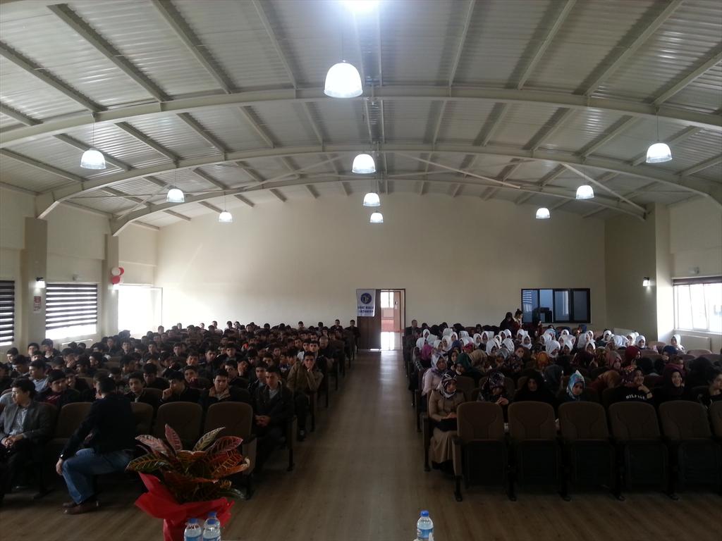 gencbirlikantep's tweet photo. Mustafa Yazgan hocamızın katılımı ile gerçekleşn "İdeal Gençlik"  konulu söyleşi Kur'an-ı Kerim tilaveti ile başladı. http://t.co/w5Za6A3LXF