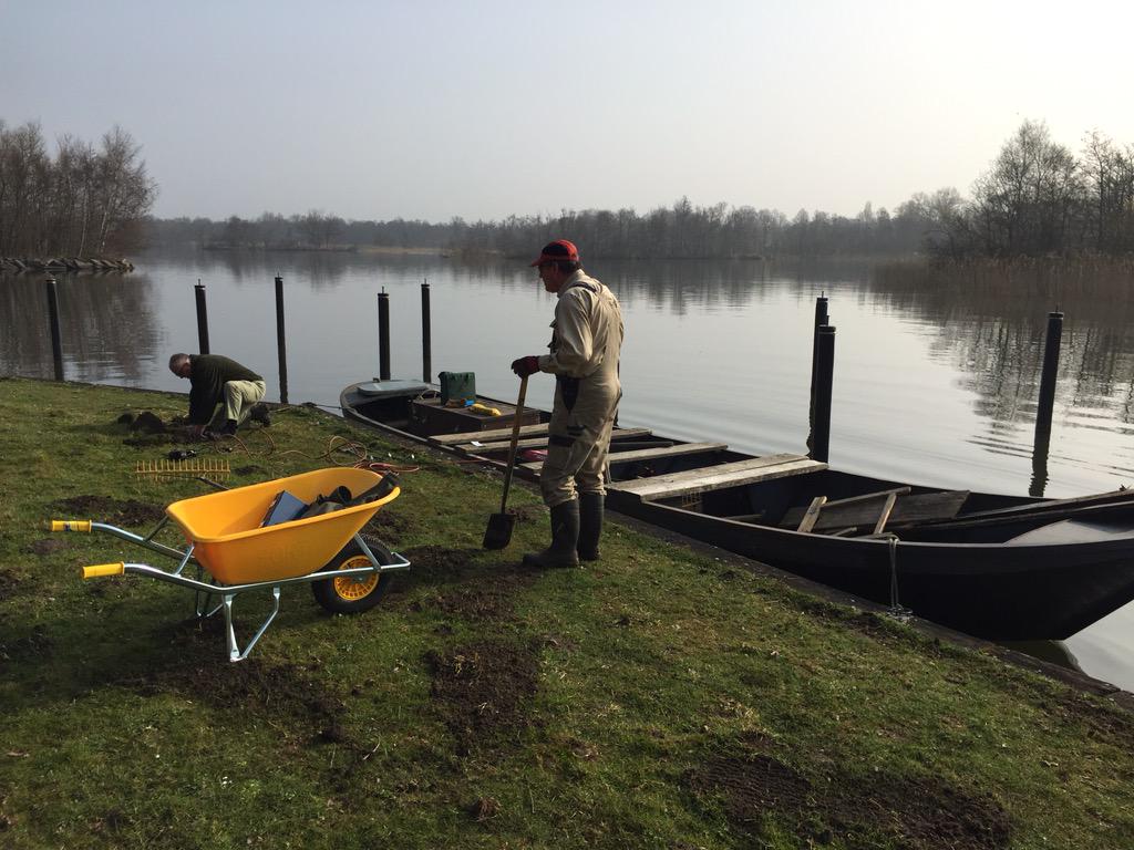 JHKortenhoef's tweet photo. Eilanden opruimen @WijdeBlik in samenwerking met #Natuurmonumenten #JachthavenKortenhoef #Ottenhome #MaartenFokke http://t.co/WTsOKKCdv5