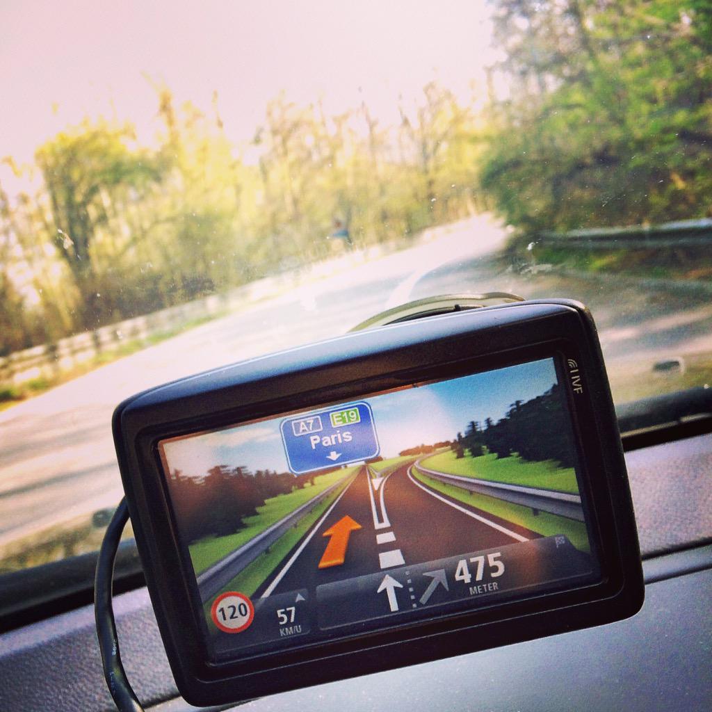 Jarovanmeerten's tweet photo. Onderweg voor een paar foto's, benieuwd waar we terecht komen.   #paris #belgium #mons #hotelMons #Tomtom http://t.co/RMIyILPaWf