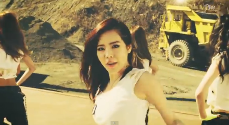 seulililac's tweet photo. SNSD 'Catch me if you can' mv (CAP) Taeyeon #CatchTaeyeon #catchGG #CatchMeIfYouCan http://t.co/vR0NyOLbqt