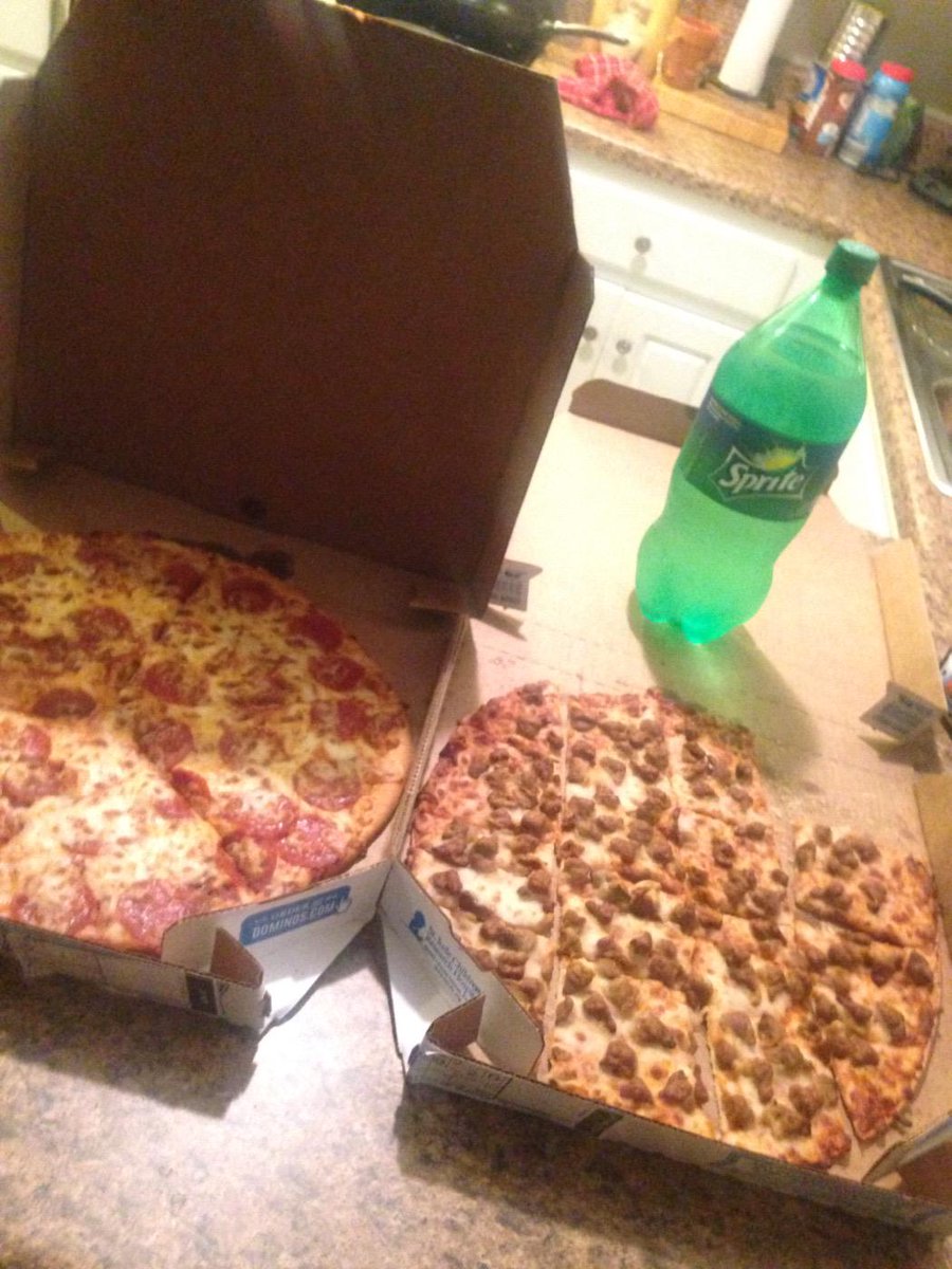 Retro_VIP's tweet photo. Got gas⛽️⛽️⛽️ Got food.... No gar smh..😑😑😑 somebody pull up on me with a gar and all this is yours😂 #NawFrTho http://t.co/lxi9x3gcib