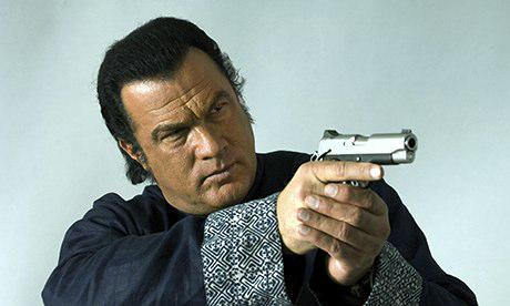 Vale, vale... te compraremos la tarta de cumpleaños baja en calorías...
Happy Birthday, Steven Seagal!!! 