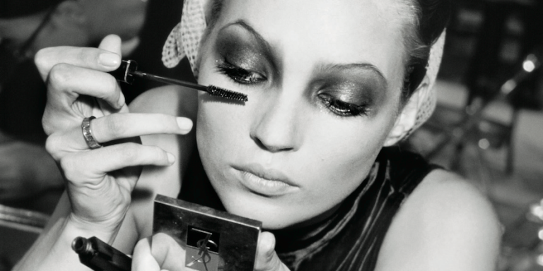 ELLEmagazine's tweet photo. What was it like backstage in the 90s? Models and #MUAs remember a fascinating DIY world: http://t.co/RTQ4lkndTV http://t.co/taveLi9NfA