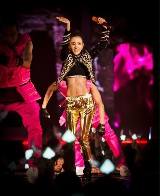 hanbinatog's tweet image. I ship seungyoon and dara's abs