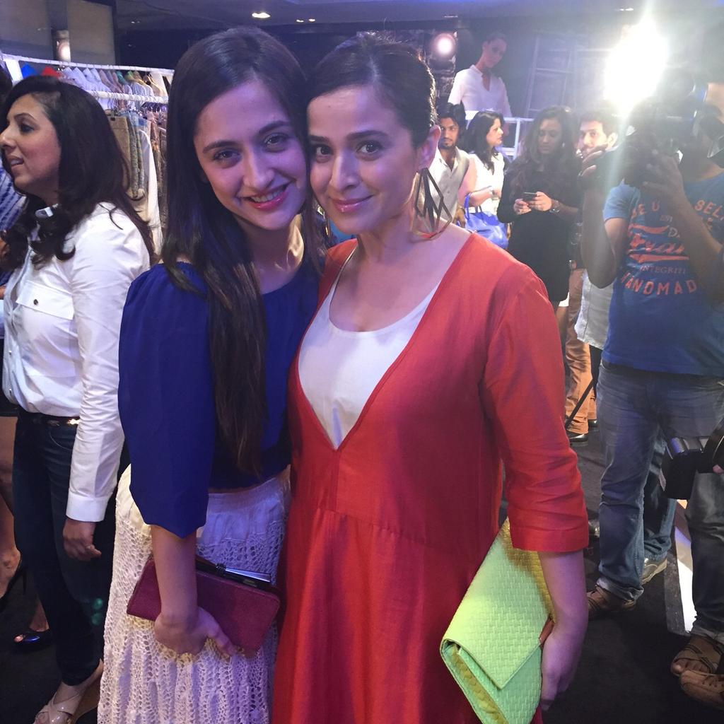 mahekamirpuri's tweet photo. They came back together off screen for our #preview! Thank you @iamsanjeeda &amp; #SimoneSingh! #GoMineralBlue http://t.co/rPHj4zk6kY