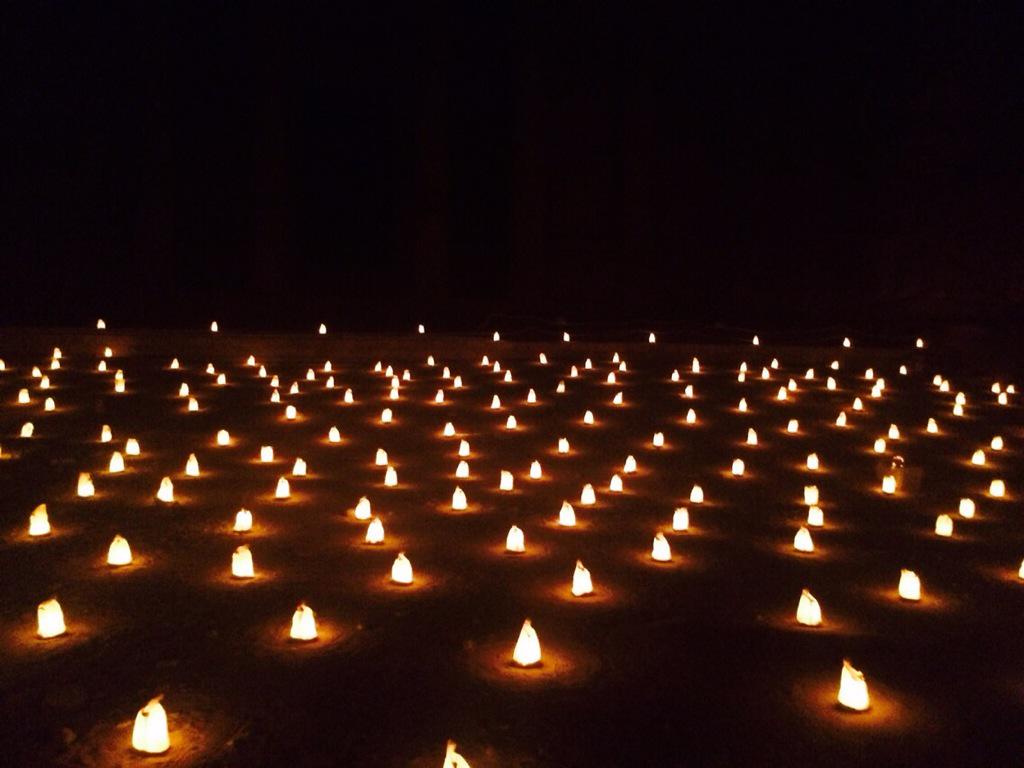 Petra by night: A moon and a rosy miracle! #UnravelingJordan #Gojordan #photography #VisitJordan <a href="/QueenRania/">Rania Al Abdullah</a>