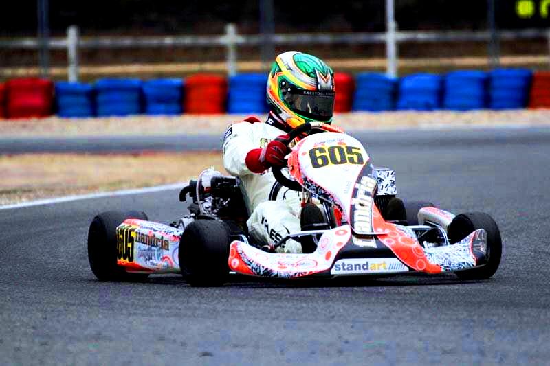 kalesisf's tweet photo. @kalesisf at #RotaxEuroChallenge with  #FlandriaTeam and the great supporter #StandArt http://t.co/2DEJ0cBMYS