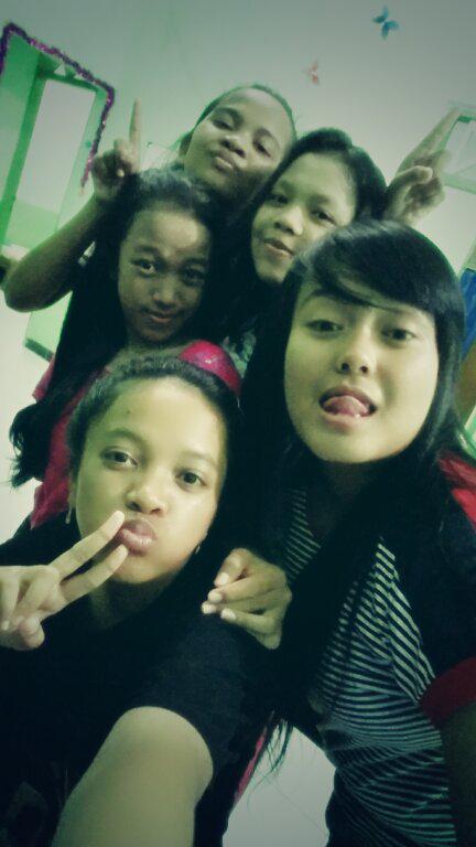 Ridha_EH's tweet image. Aku, mbak novia, meri, risma dan nur wisma cendrawasihhh {} 😘❤ #upload #kenangkenangan