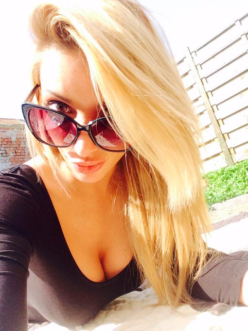 Todays #FriskyFriday enjoying the view in the sun and you? 😉☀️😘 @PlayboyPlus @Playboy_NL @PlayboyRadio<a href="/tag/friskyfriday"class="tags">#FriskyFriday</a>