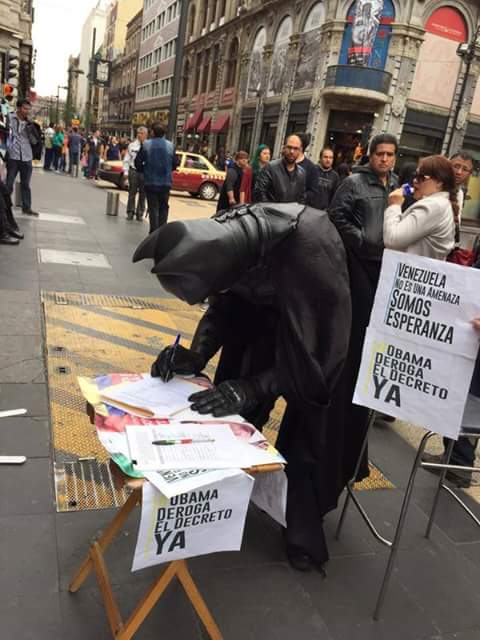 La_Ksa_de_atras's tweet photo. Que nos escuche el 🌍
Please @BarackObama listen to us
#CumbreDeLasAmericas2015 #freedomToVenezuela http://t.co/rdQPGQzuqJ
.@Espartano068
