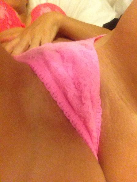 Watch Xandra Sixx's leaked NSFW photo on TwXstars