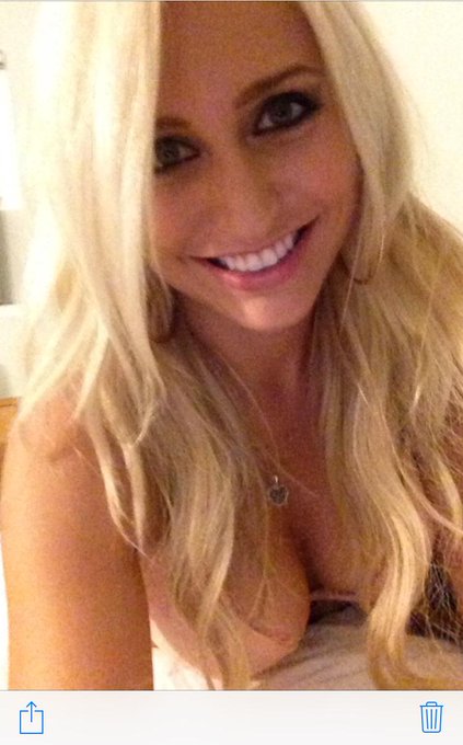 Watch Xandra Sixx's leaked NSFW photo on TwXstars