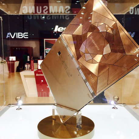 LenovoANZ's tweet photo. 9-CARAT GOLD LAPTOP. Auction @Lenovo_ME to benefit @DubaiCares http://t.co/G3hPlnujhZ #Gold4Good Credit: @SalluHee http://t.co/VnPW23KKOD