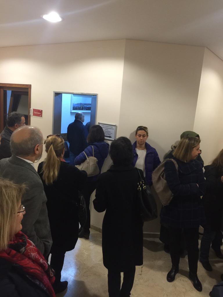 Üsküdar Amerikan velileri çocuklarının hakkını arıyor...Nasıl bir düzendir yazıklar olsun..