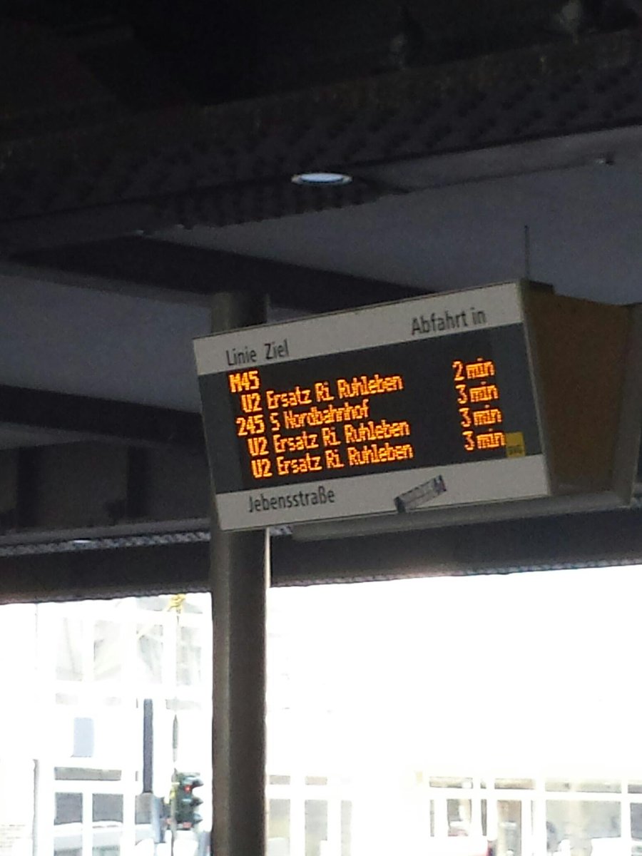 ThatsBecause's tweet photo. Na super: Der #U2 hat am Zoo Verspätung... http://t.co/IJekj7U0lp