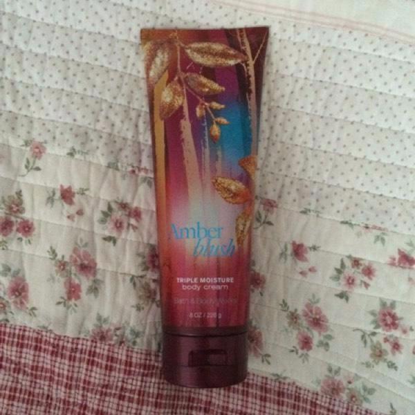 lilliew1990's tweet image. @luvbbw another favorite product from bath and body works is this triple moisture b #NightFix goo.gl/ZgS0Q5