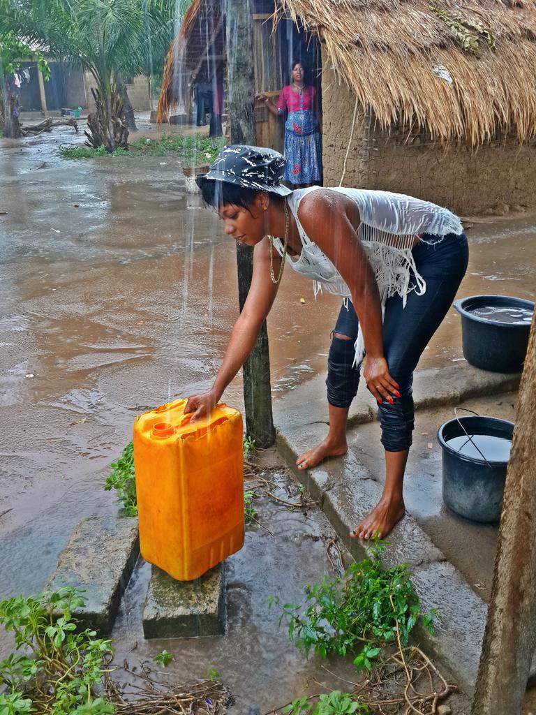 sellygalley's tweet photo. #Easterchronicles #FamilyEaster Stop over at my hometown Agbakope.#datsmellofmudfineclayandearthwares#rains#Serenity😊 http://t.co/VjRx7uuGSm